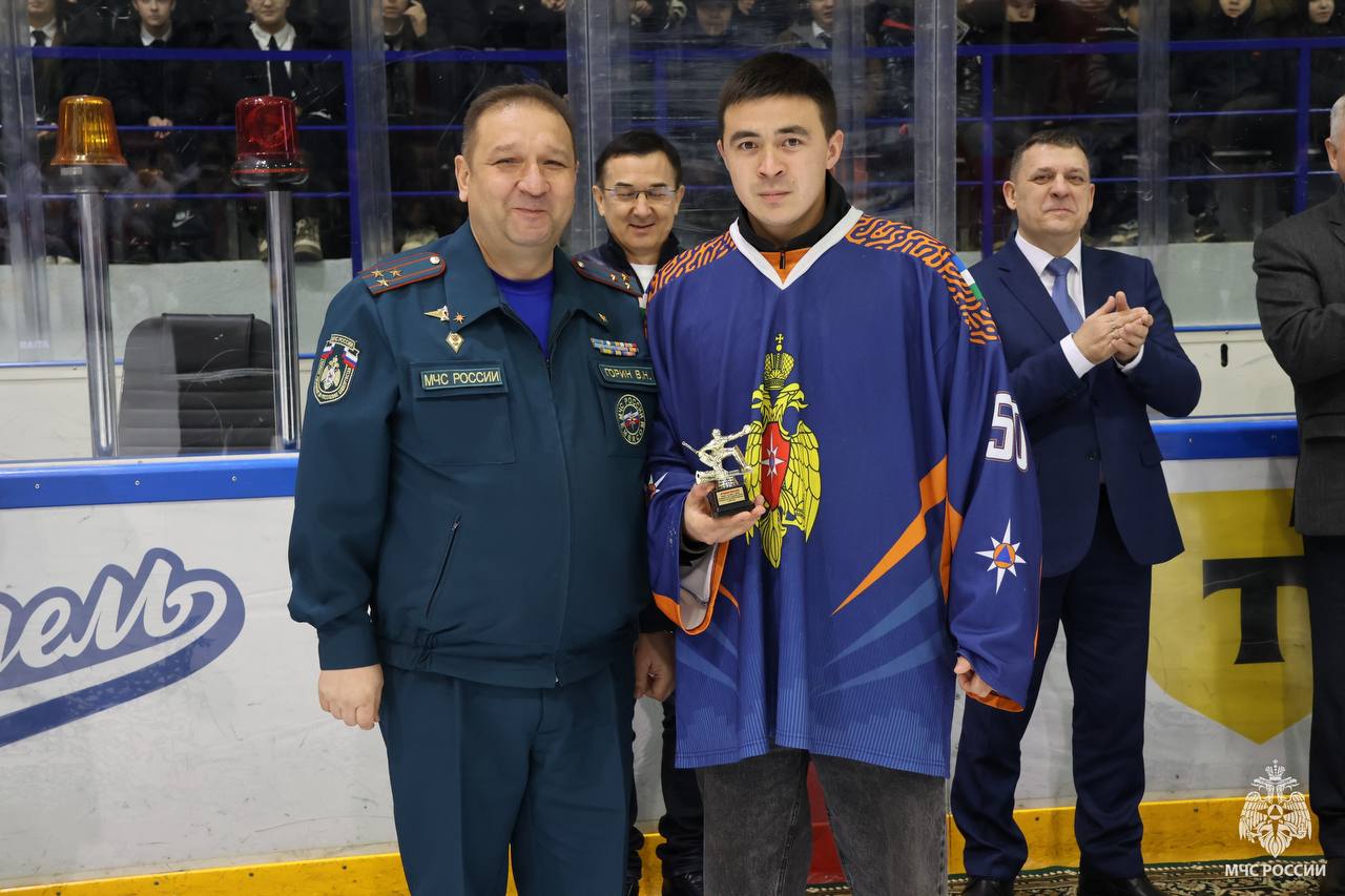 Сотрудники МЧС России приняли участие в турнире по хоккею с шайбой, посвященном Дню сотрудника органов внутренних дел Российской Федерации Сотрудники МЧС России приняли участие в турнире по хоккею с шайбой, посвященном Дню сотрудника органов внутренних дел Российской Федерации