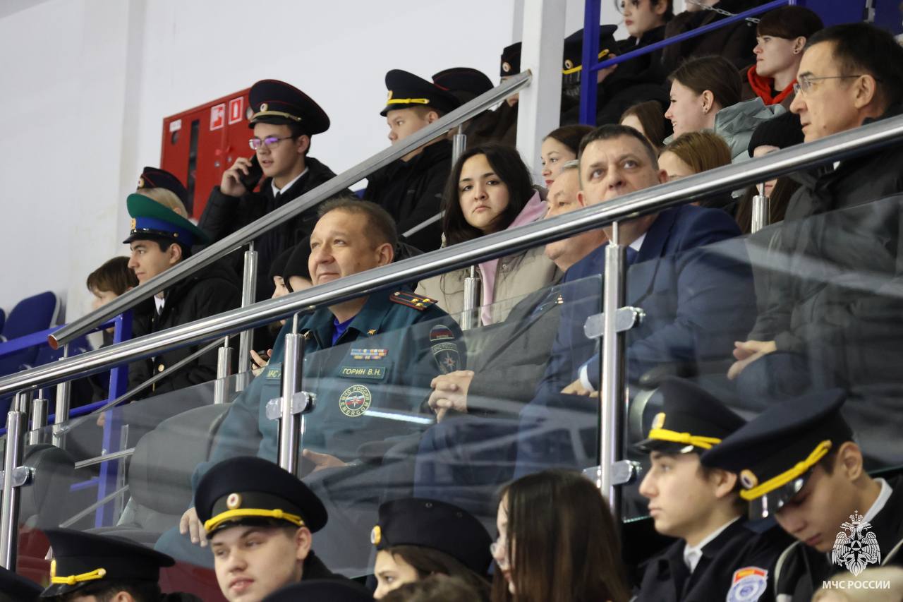 Сотрудники МЧС России приняли участие в турнире по хоккею с шайбой, посвященном Дню сотрудника органов внутренних дел Российской Федерации Сотрудники МЧС России приняли участие в турнире по хоккею с шайбой, посвященном Дню сотрудника органов внутренних дел Российской Федерации