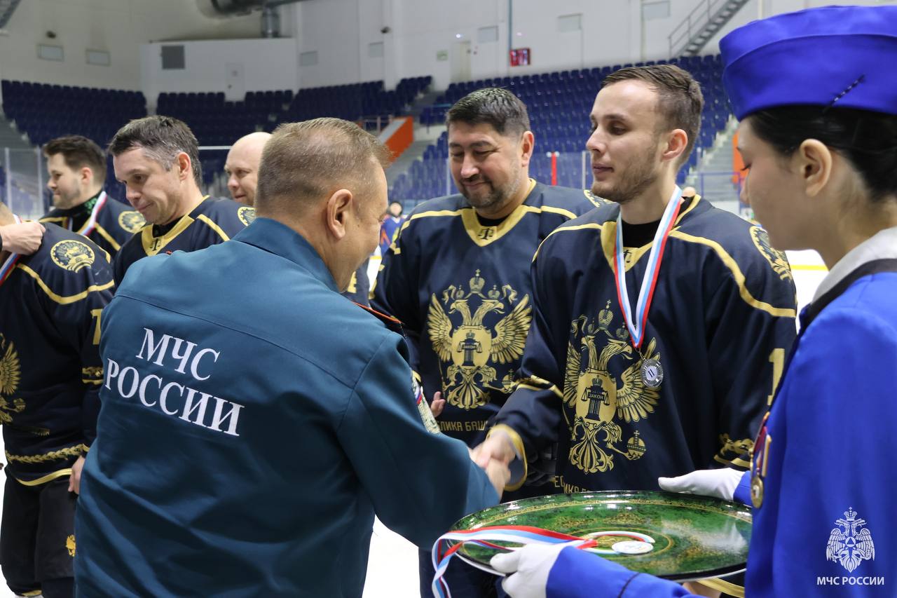 Сотрудники МЧС России приняли участие в турнире по хоккею с шайбой, посвященном Дню сотрудника органов внутренних дел Российской Федерации Сотрудники МЧС России приняли участие в турнире по хоккею с шайбой, посвященном Дню сотрудника органов внутренних дел Российской Федерации