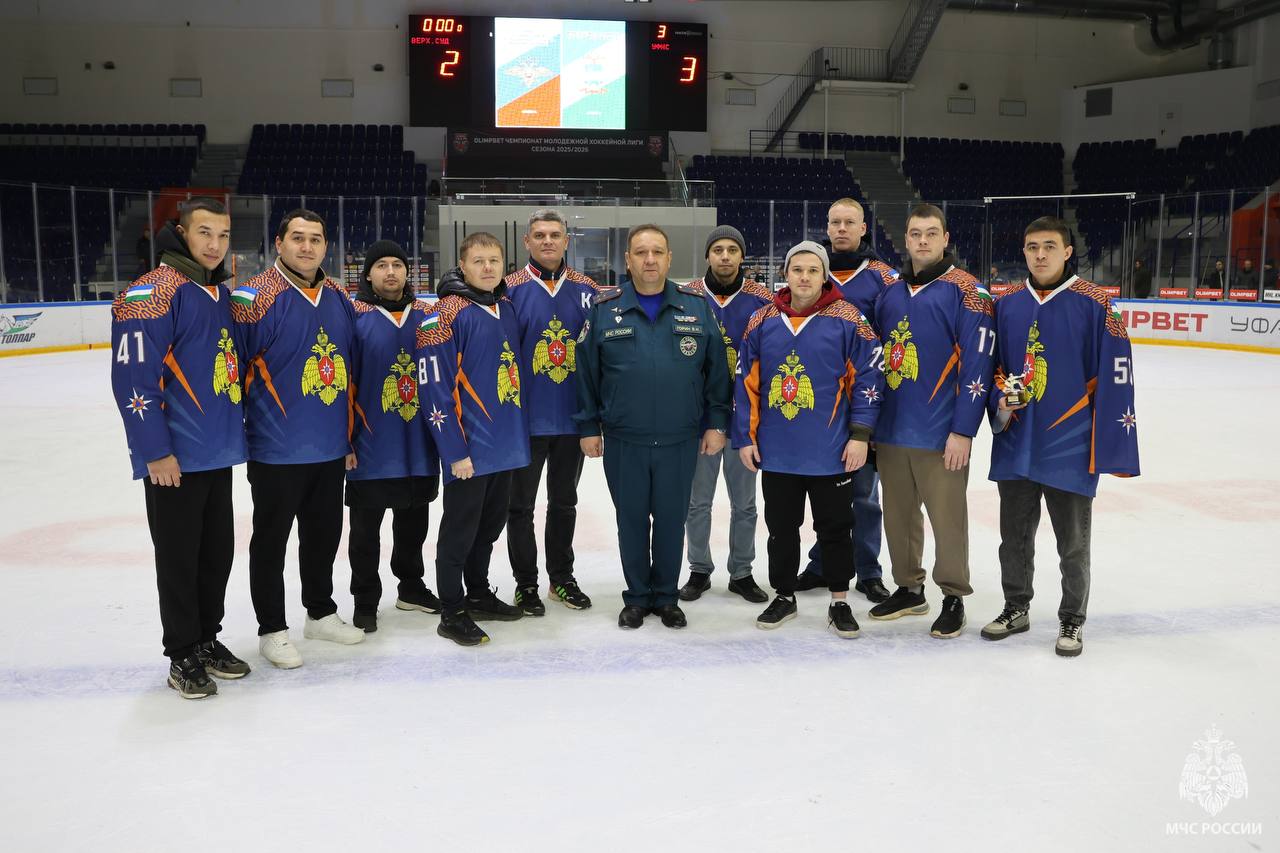 Сотрудники МЧС России приняли участие в турнире по хоккею с шайбой, посвященном Дню сотрудника органов внутренних дел Российской Федерации