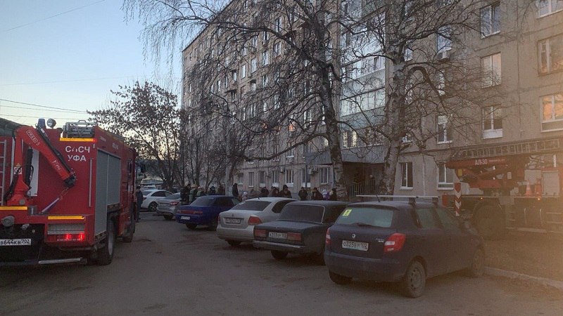 Эвакуировали жильцов. В Уфе на улице Ферина произошел пожар в 9-этажном жилом доме