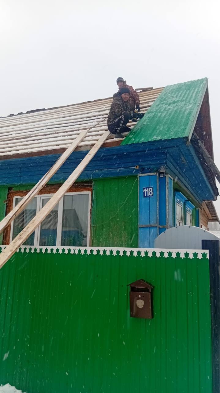 В селе Кашкино Аскинского района обновили кровлю дома семье участника СВО