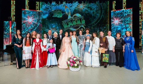 На юбилейной волне музыки. В Уфе прошел праздничный концерт Международного фестиваля башкирской и татарской песни «Идель», посвященный его 15-летию Юбилейная программа собрала на сцене ГКЗ «Башкортостан» самых ярких...