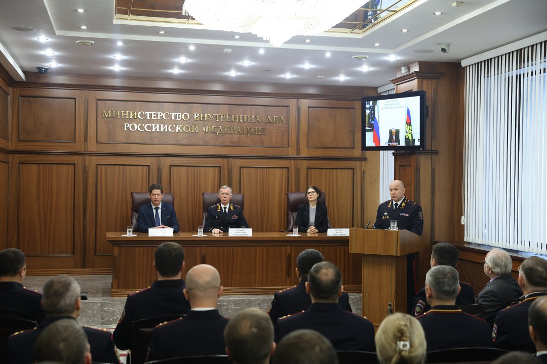 Владимир Колокольцев поздравил многотысячный коллектив участковых уполномоченных полиции с днем образования Службы Владимир Колокольцев поздравил многотысячный коллектив участковых уполномоченных полиции с днем образования Службы