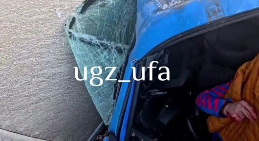 В Уфе спасатели УГЗ выезжали на серьёзное ДТП с фурой и Газелью