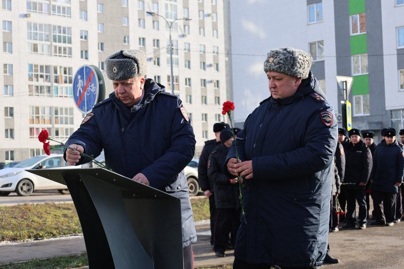 В Башкортостане почтили память участковых, погибших при исполнении долга В Башкортостане почтили память участковых, погибших при исполнении долга