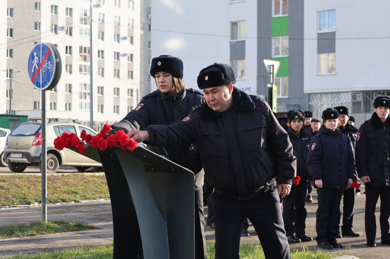 В Башкортостане почтили память участковых, погибших при исполнении долга В Башкортостане почтили память участковых, погибших при исполнении долга