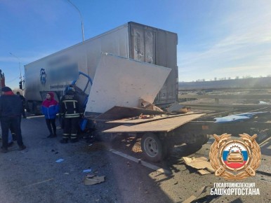 Сотрудники Госавтоинспекции устанавливают обстоятельства ДТП с пострадавшим в Уфимском районе