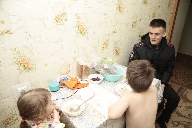 В Нефтекамске журналисты местной газеты приняли участие в рейде в рамках профилактической акции «Полиция и дети»