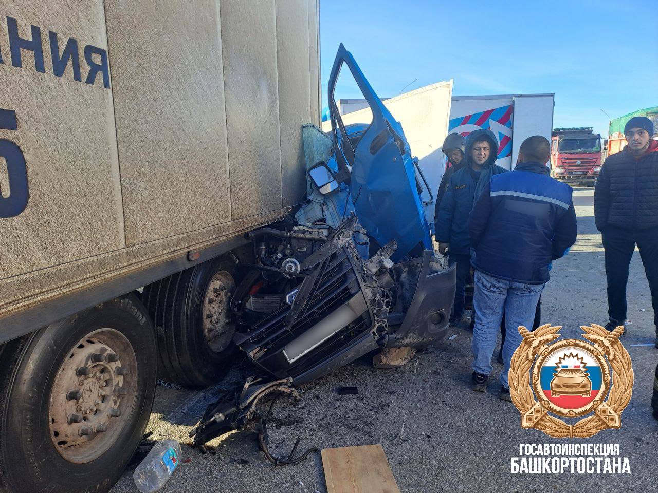 Водителя «Газели» зажало в кабине Водителя «Газели» зажало в кабине