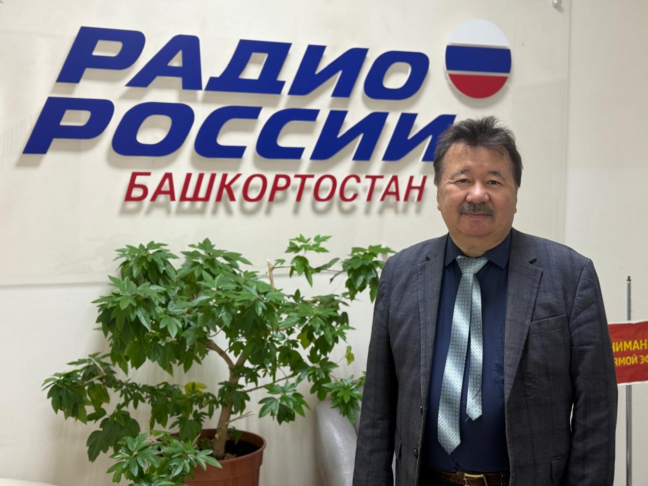 Народный артист Башкортостана Вахит Хызыров приглашает на концерт в Башкирской государственной филармонии, приуроченный к его 60-летию