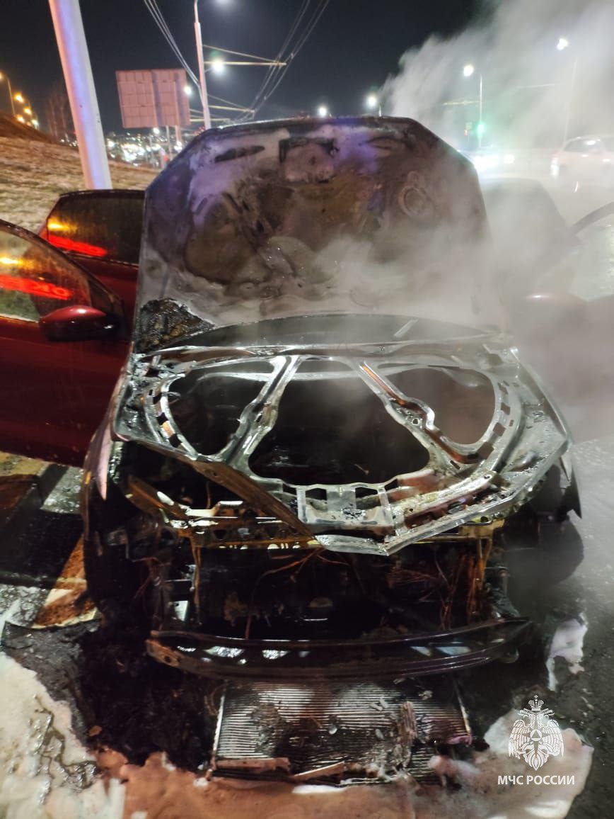 За сутки сгорели два автомобиля За сутки сгорели два автомобиля