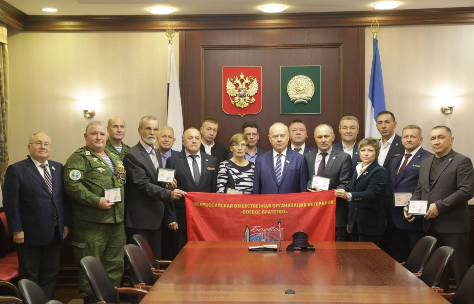 В Государственном Собрании – Курултае Республики Башкортостан состоялось вручение почетных знаков «За благотворительность и активную общественную деятельность» волонтерам республики – членам Всероссийской общественной...