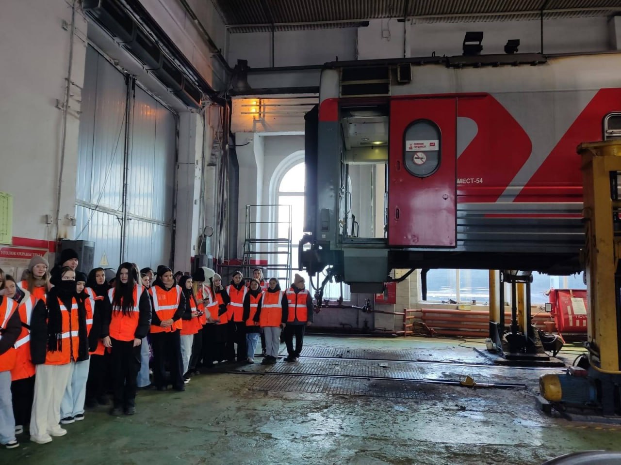В вагонном участке Уфа прошла профориентационная экскурсия для юных железнодорожников В вагонном участке Уфа прошла профориентационная экскурсия для юных железнодорожников