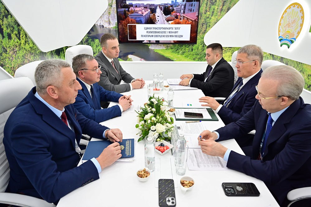 Радий Хабиров и руководитель Ространснадзора Виктор Гулин обсудили развитие системы весогабаритного контроля в Башкортостане