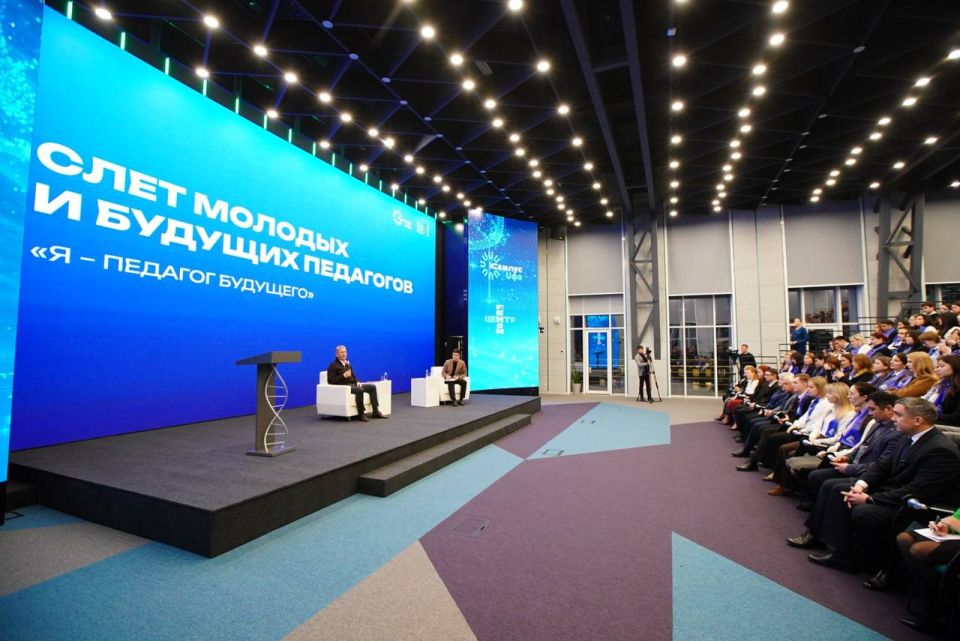 Радий Хабиров встретился с молодыми и будущими педагогами республики, чтобы обсудить вопросы и задачи в образовательной сфере