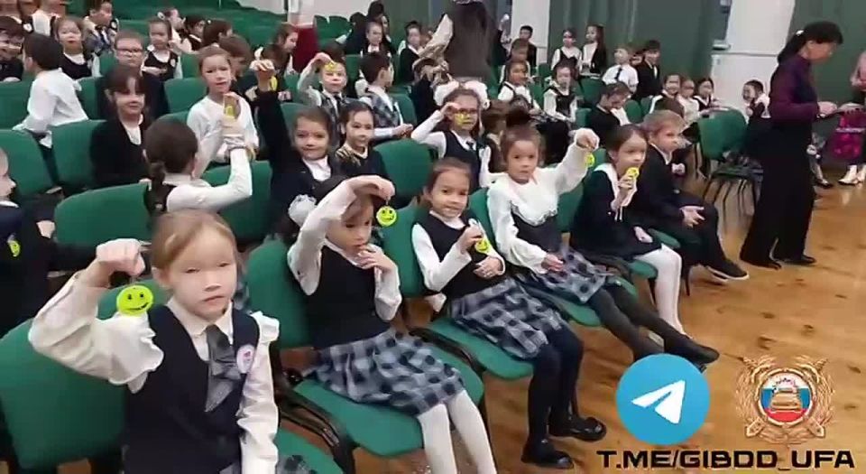 Сотрудники Госавтоинспекции организовали акцию «Яркие школьники-это круто и безопасно»