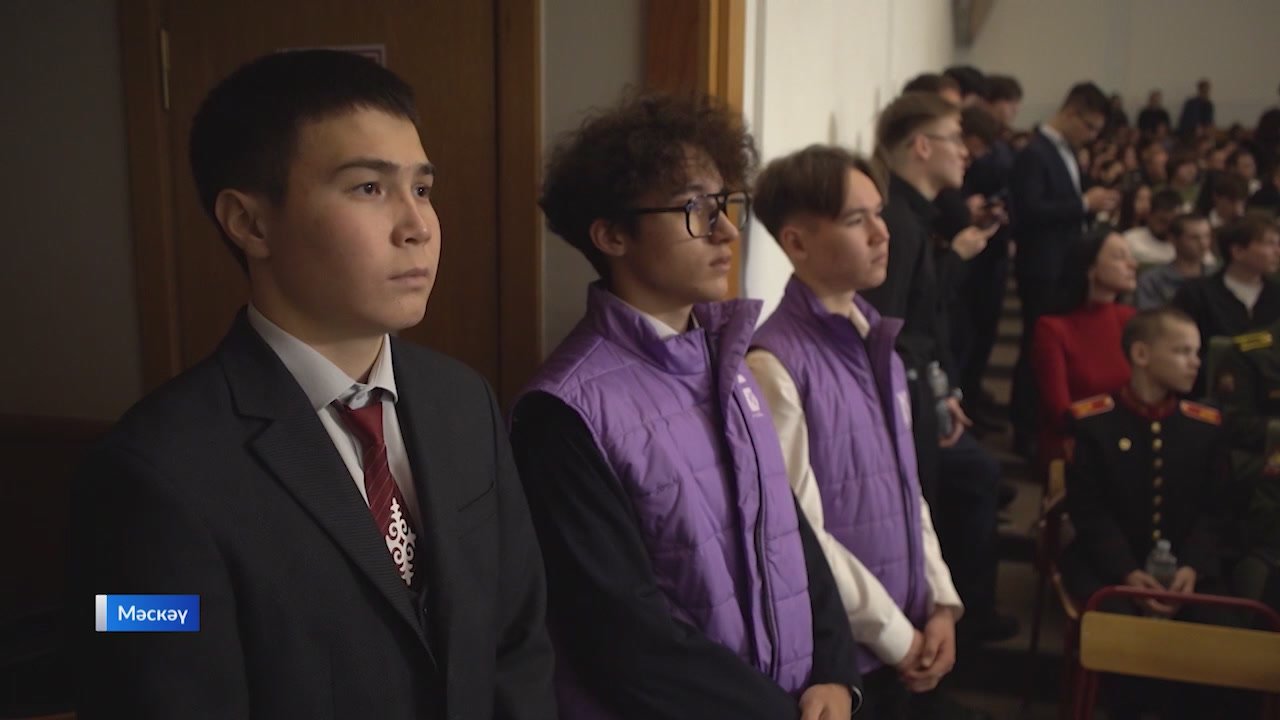 Мск Радий Хбиров баш аланы алдыны юары уыу йорттарында уыан Башортостан йштре менн осрашты