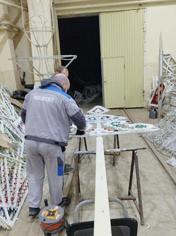 Уфу украсит 18 км гирлянд. Работы уже ведутся на улицах 50-летия Октября и Сочинской Уфу украсит 18 км гирлянд. Работы уже ведутся на улицах 50-летия Октября и Сочинской