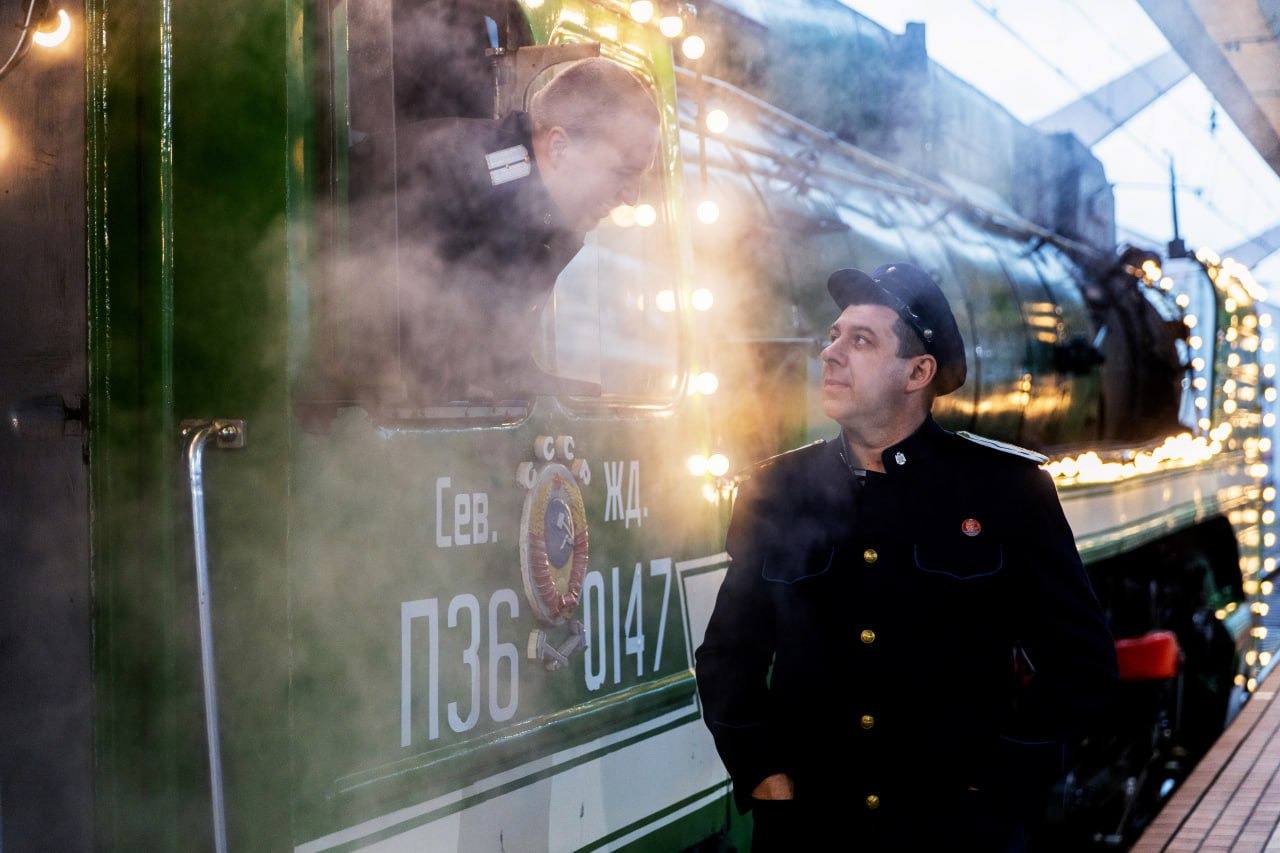 Андрей Назаров присоединился к поздравлению тех, кто связан с транспортной отраслью, и подчеркнул ее значимость Андрей Назаров присоединился к поздравлению тех, кто связан с транспортной отраслью, и подчеркнул ее значимость