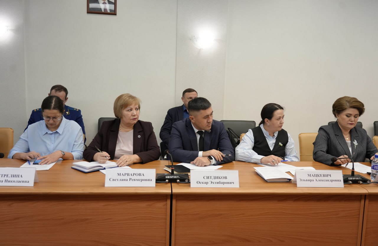 Прокурор республики Игорь Пантюшин принял участие в координационном совещании с руководителями территориальных подразделений федеральных органов исполнительной власти в регионе, организованном Главным федеральным инспектором... Прокурор республики Игорь Пантюшин принял участие в координационном совещании с руководителями территориальных подразделений федеральных органов исполнительной власти в регионе, организованном Главным федеральным инспектором...