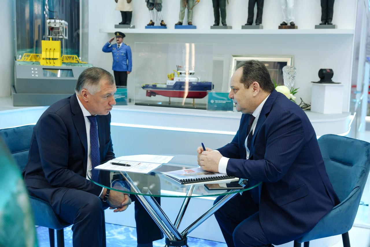 Марат Хуснуллин провел встречи с губернаторами на полях Транспортной недели Марат Хуснуллин провел встречи с губернаторами на полях Транспортной недели