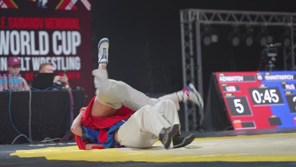 В Уфе стартовал Кубок мира по борьбе на поясах