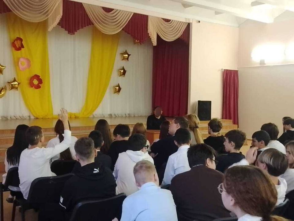 В Стерлитамаке сотрудники полиции проводят в школах мероприятия по профилактике наркомании