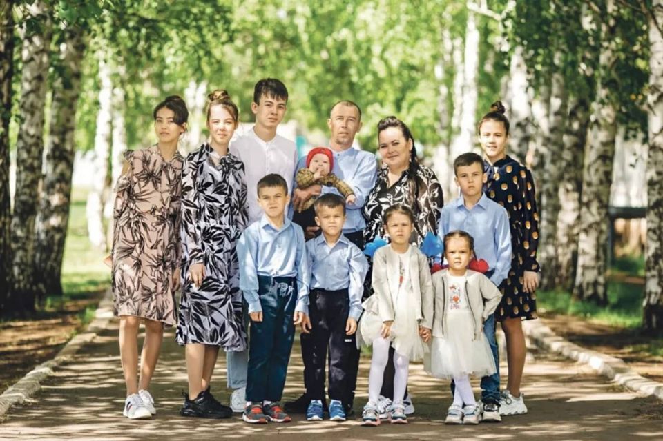 Матерей-героинь по льготам приравняли к Героям России