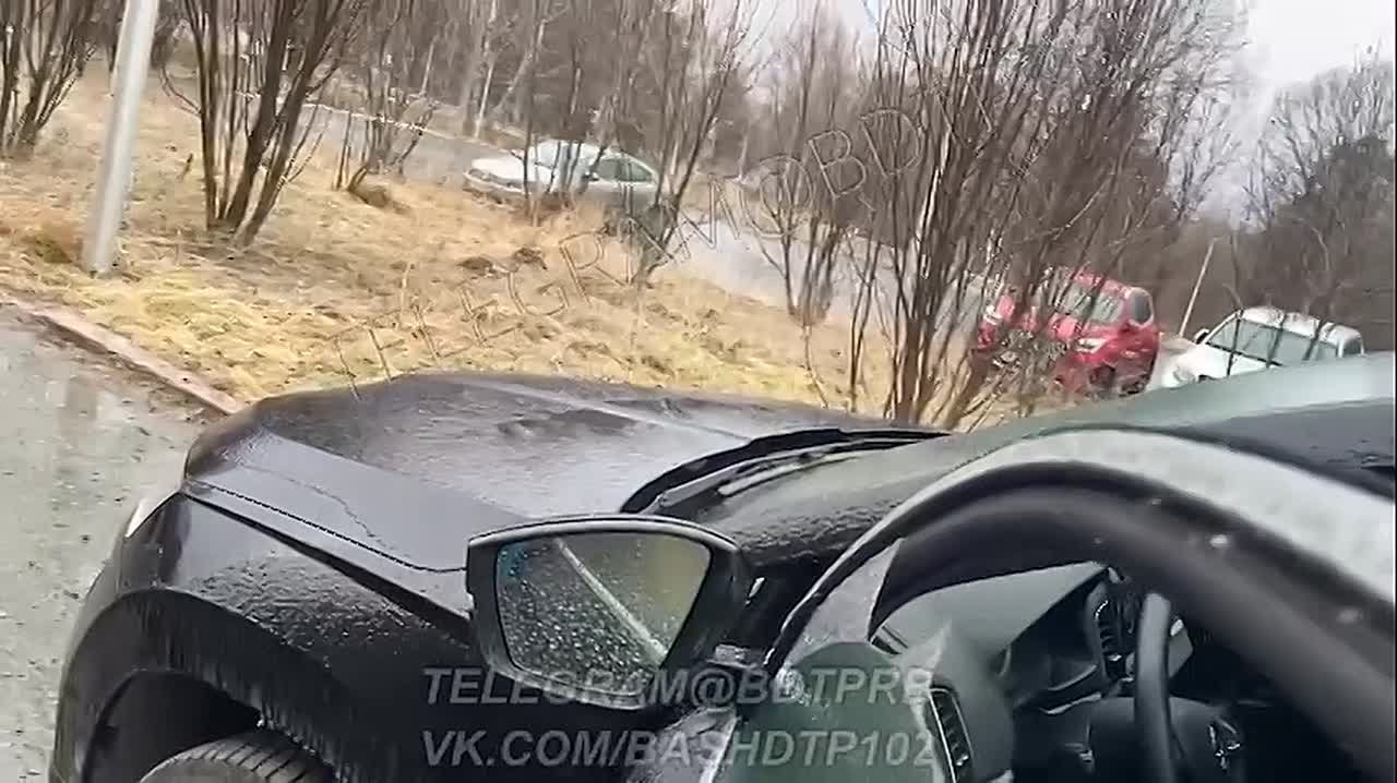 Проезд только на коньках: дороги в Башкирии покрылись ледяной коркой