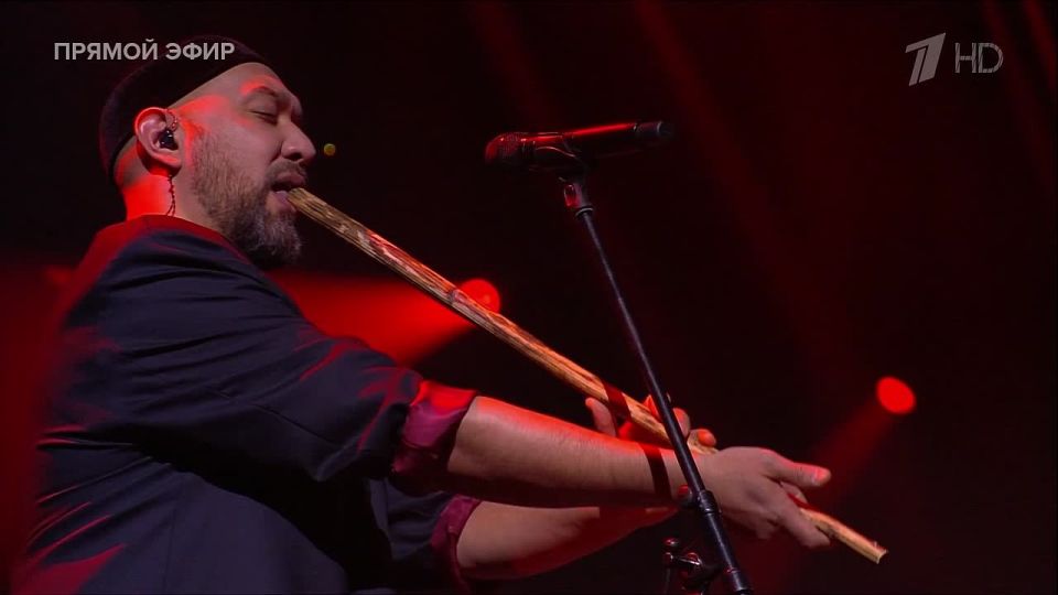 Группа AY YOLA исполнила песню «Черная луна» в прямом эфире