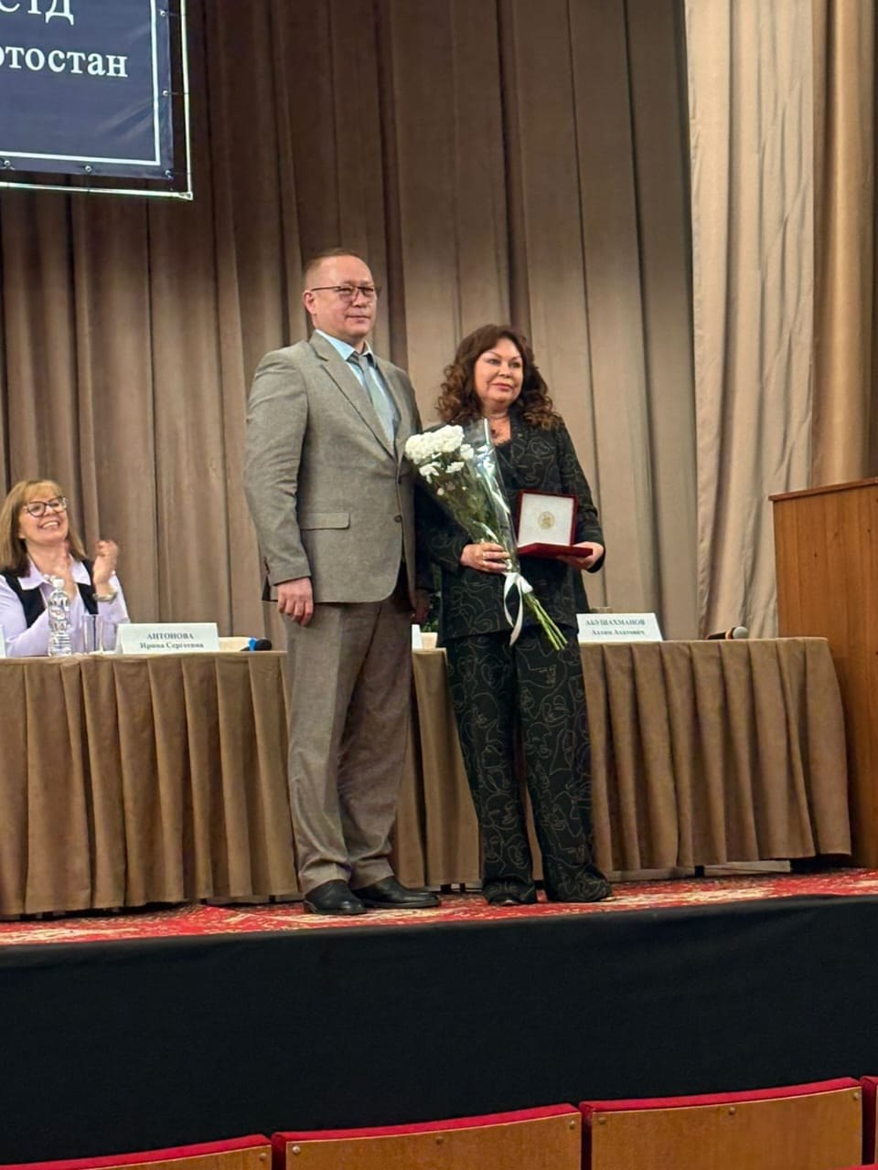 Артистка Башкирского драматического театра им. Ильшата Юмагулова Стерлитамакского театрально-концертного объединения Ляйсан Каримовой присвоено почётное звание "Народный артист Республики Башкортостан" Артистка Башкирского драматического театра им. Ильшата Юмагулова Стерлитамакского театрально-концертного объединения Ляйсан Каримовой присвоено почётное звание "Народный артист Республики Башкортостан"