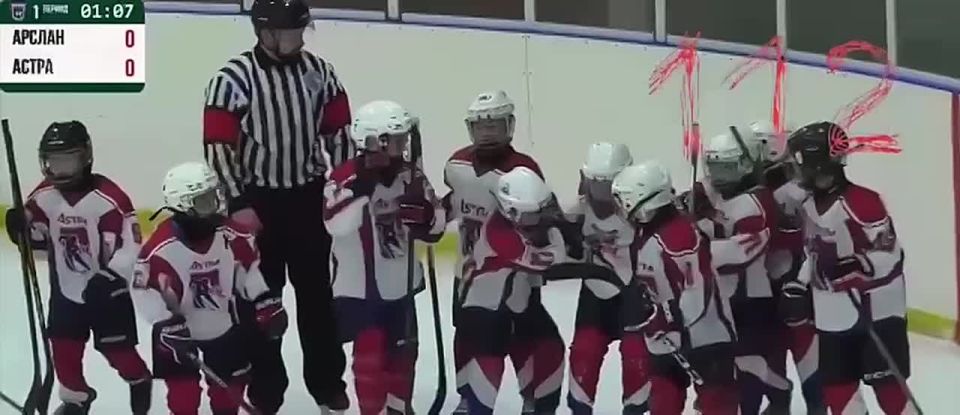 Трагедия на льду. В Бугульме во время хоккейного матча юный игрок уфимской команды получил перелом позвоночника