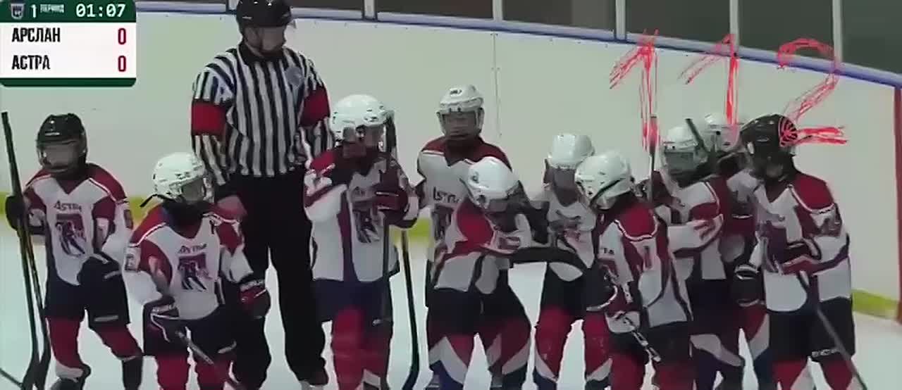 Трагедия на льду. В Бугульме во время хоккейного матча юный игрок уфимской команды получил перелом позвоночника