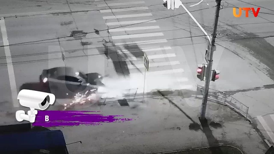 # Уфимец на «Мазде» влетел в ограждение, а затем его побил прохожий