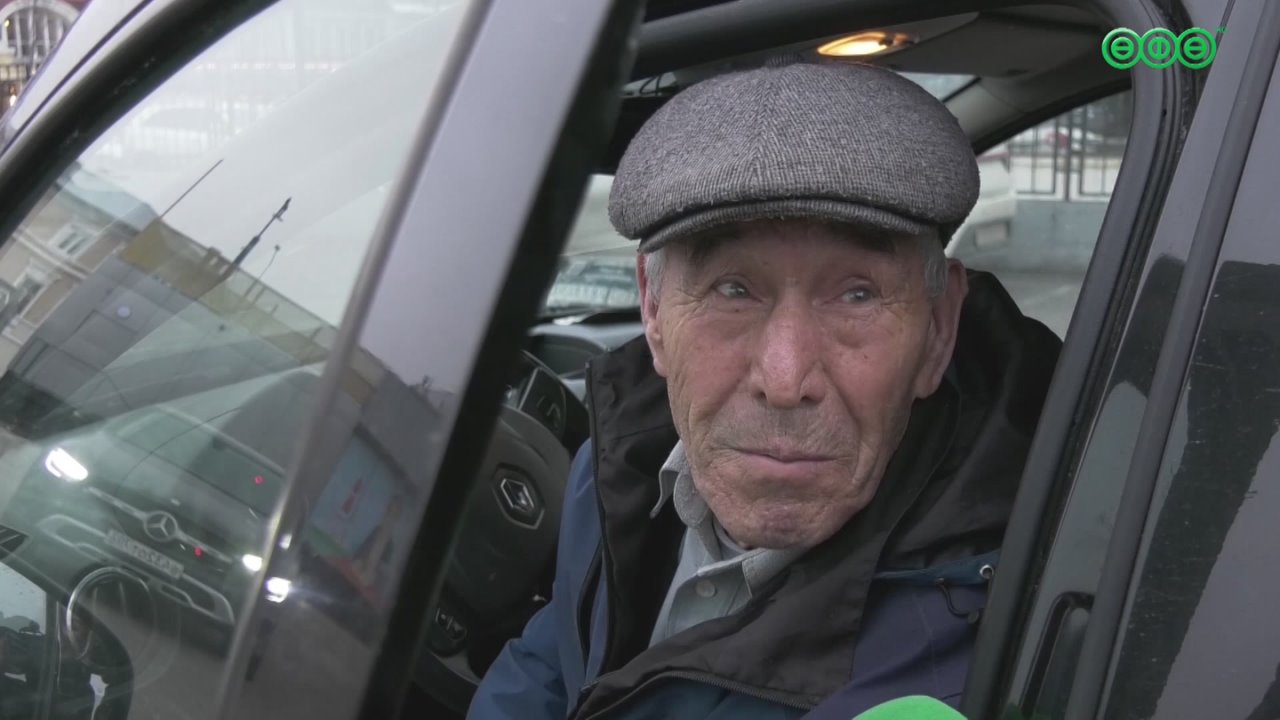 В Уфе эвакуируют автомобили с пешеходных дорожек