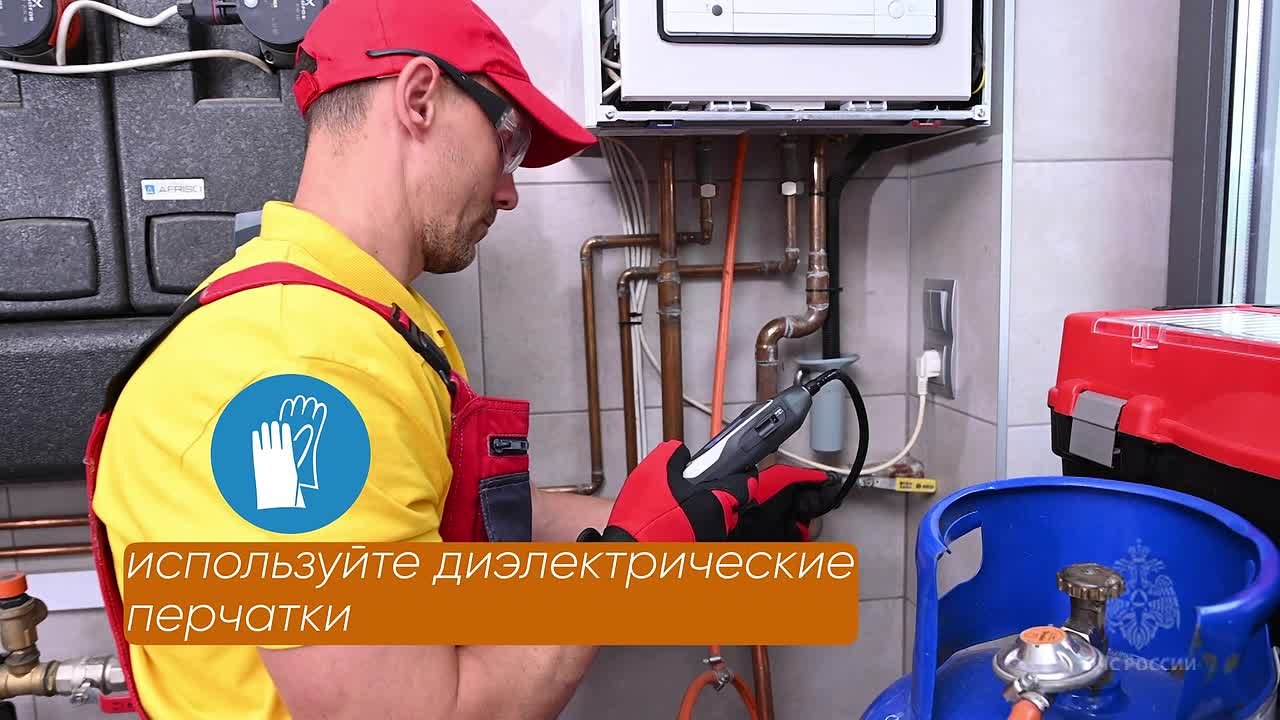 Одной из основных причин пожаров является загрубение электропроводки, люди применяют так называемые холодные скрутки, когда провода от руки соединяют друг с другом