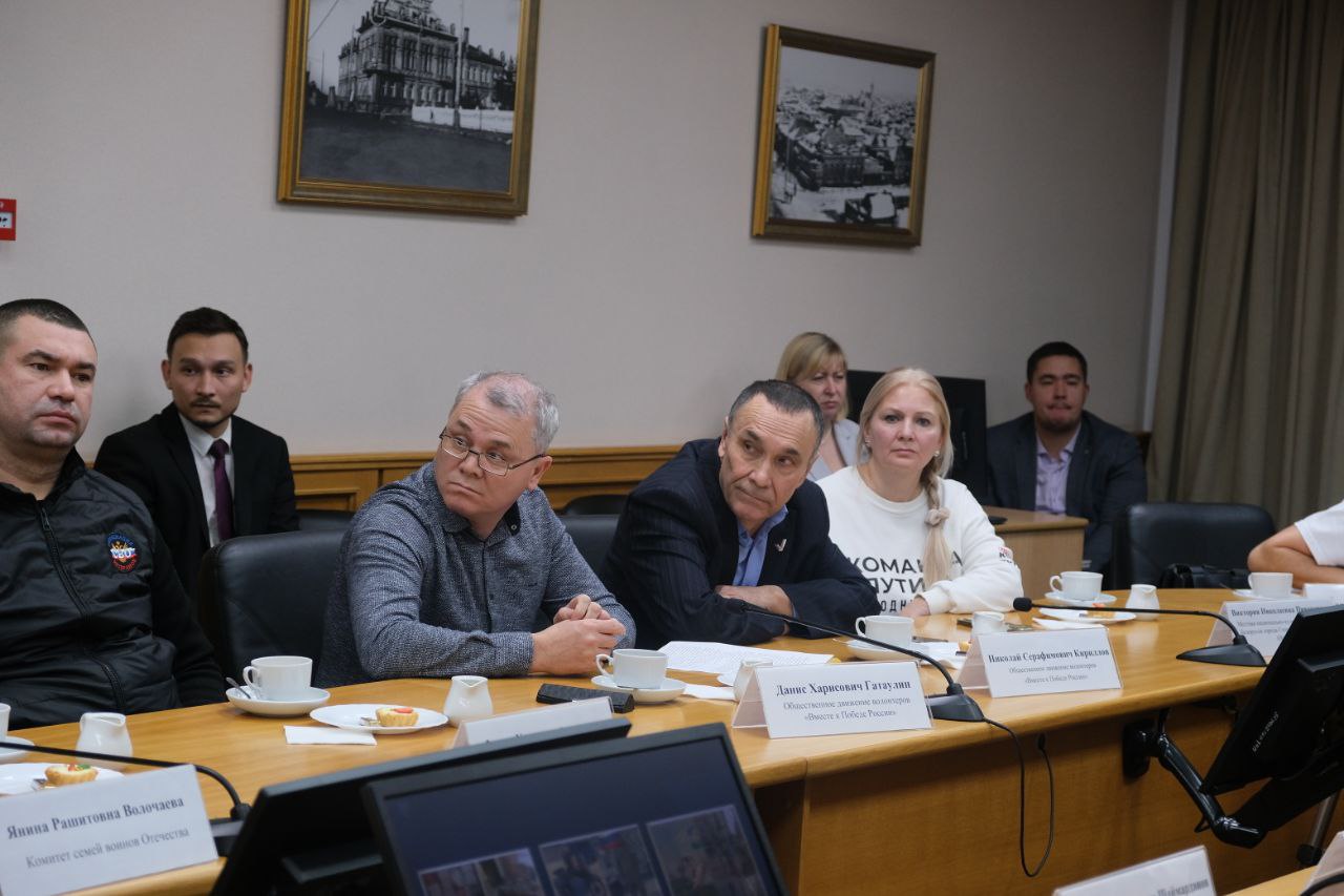 Сила – в единстве. Накануне прошла встреча главы администрации Эмиля Шаймарданова с добровольцами, которые помогают фронту Сила – в единстве. Накануне прошла встреча главы администрации Эмиля Шаймарданова с добровольцами, которые помогают фронту