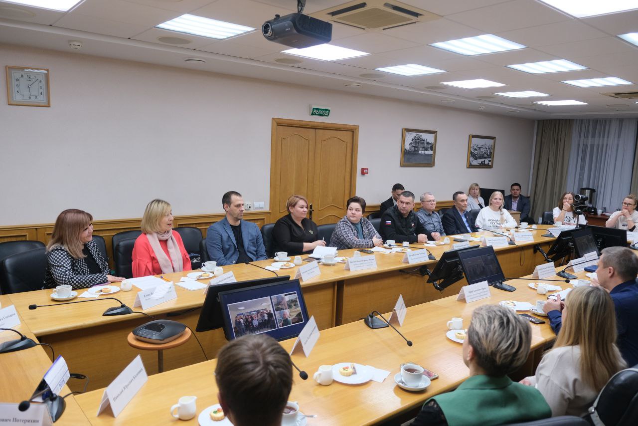 Сила – в единстве. Накануне прошла встреча главы администрации Эмиля Шаймарданова с добровольцами, которые помогают фронту