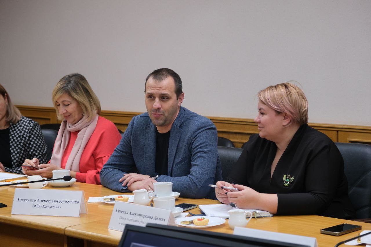 Сила – в единстве. Накануне прошла встреча главы администрации Эмиля Шаймарданова с добровольцами, которые помогают фронту Сила – в единстве. Накануне прошла встреча главы администрации Эмиля Шаймарданова с добровольцами, которые помогают фронту