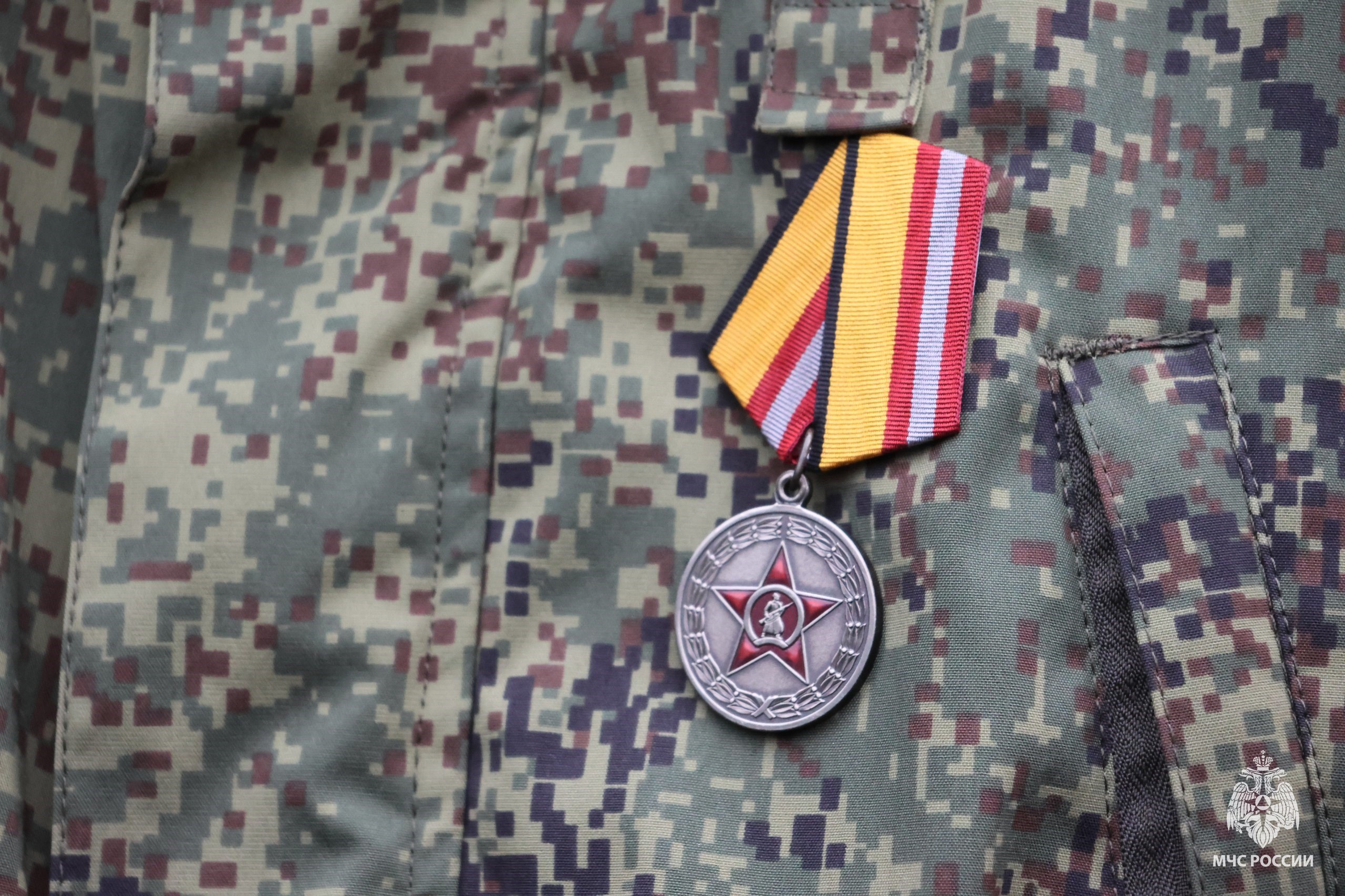 После двух недель отпуска в зону СВО возвращается наш пожарный, боец с позывным "Борз" После двух недель отпуска в зону СВО возвращается наш пожарный, боец с позывным "Борз"