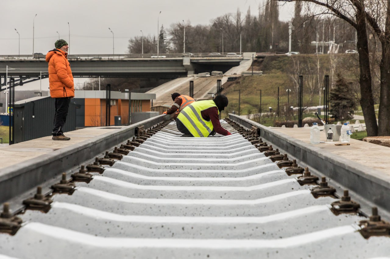 На набережной р.Белой стартовала установка арт-объекта «Паровоз», который дополнит музей под открытым небом у стелы «Уфа – город трудовой доблести» На набережной р.Белой стартовала установка арт-объекта «Паровоз», который дополнит музей под открытым небом у стелы «Уфа – город трудовой доблести»