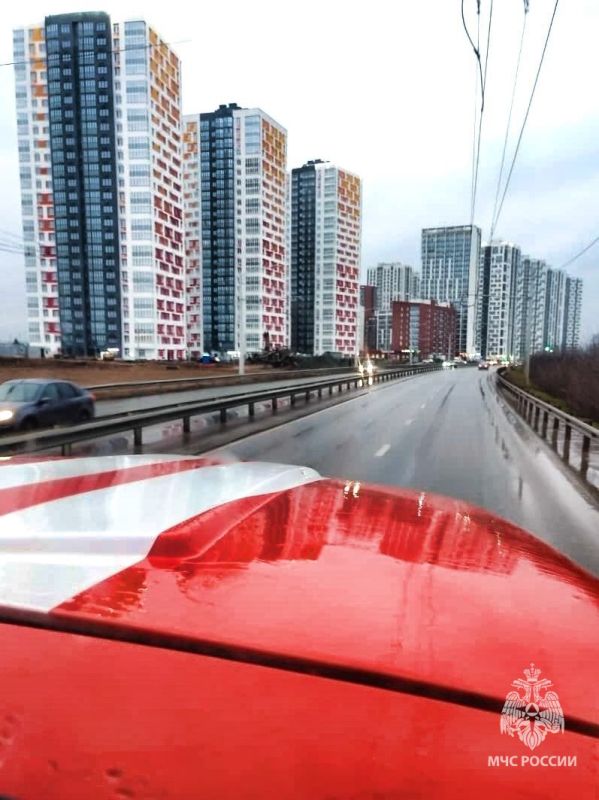 Спецтранспорт МЧС России спешит на помощь