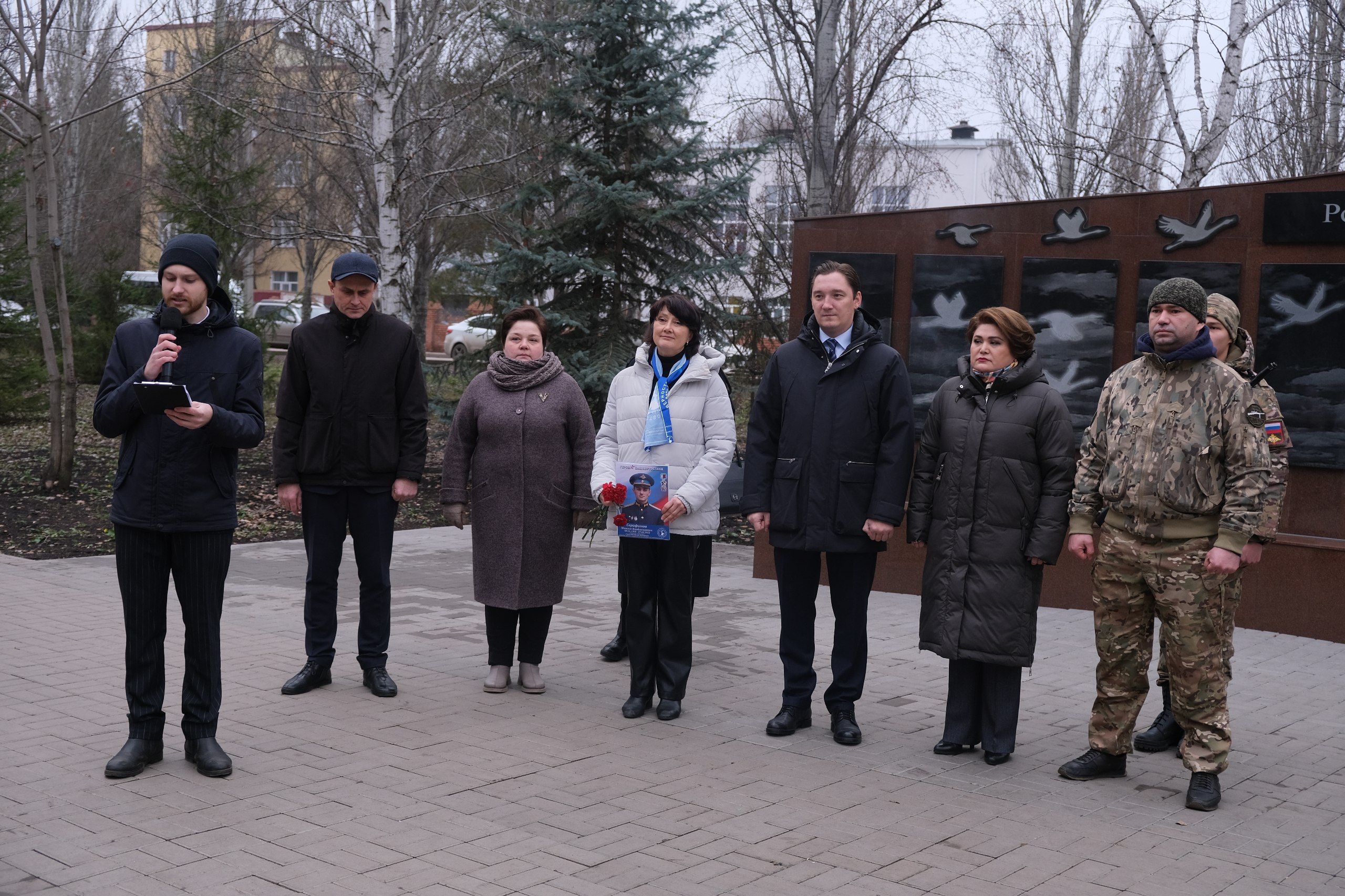 Сегодня Стерлитамак вместе с руководителем республиканского филиала Государственного фонда поддержки участников СВО «Защитники Отечества» Гульнур Кульсариной и мамой Героя России Максима Владимировича Серафимова, Алиной... Сегодня Стерлитамак вместе с руководителем республиканского филиала Государственного фонда поддержки участников СВО «Защитники Отечества» Гульнур Кульсариной и мамой Героя России Максима Владимировича Серафимова, Алиной...