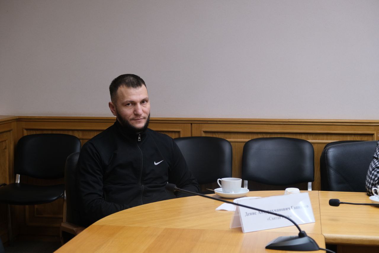 Сила – в единстве. Накануне прошла встреча главы администрации Эмиля Шаймарданова с добровольцами, которые помогают фронту Сила – в единстве. Накануне прошла встреча главы администрации Эмиля Шаймарданова с добровольцами, которые помогают фронту