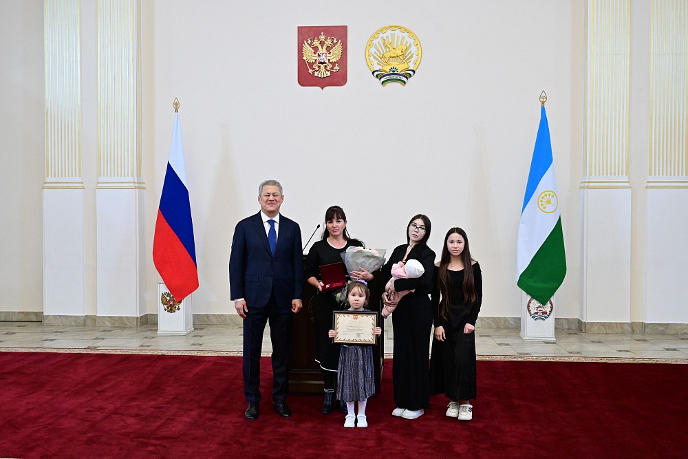 Радий Хабиров поздравил жителей Башкортостана с предстоящим Днем матери Радий Хабиров поздравил жителей Башкортостана с предстоящим Днем матери