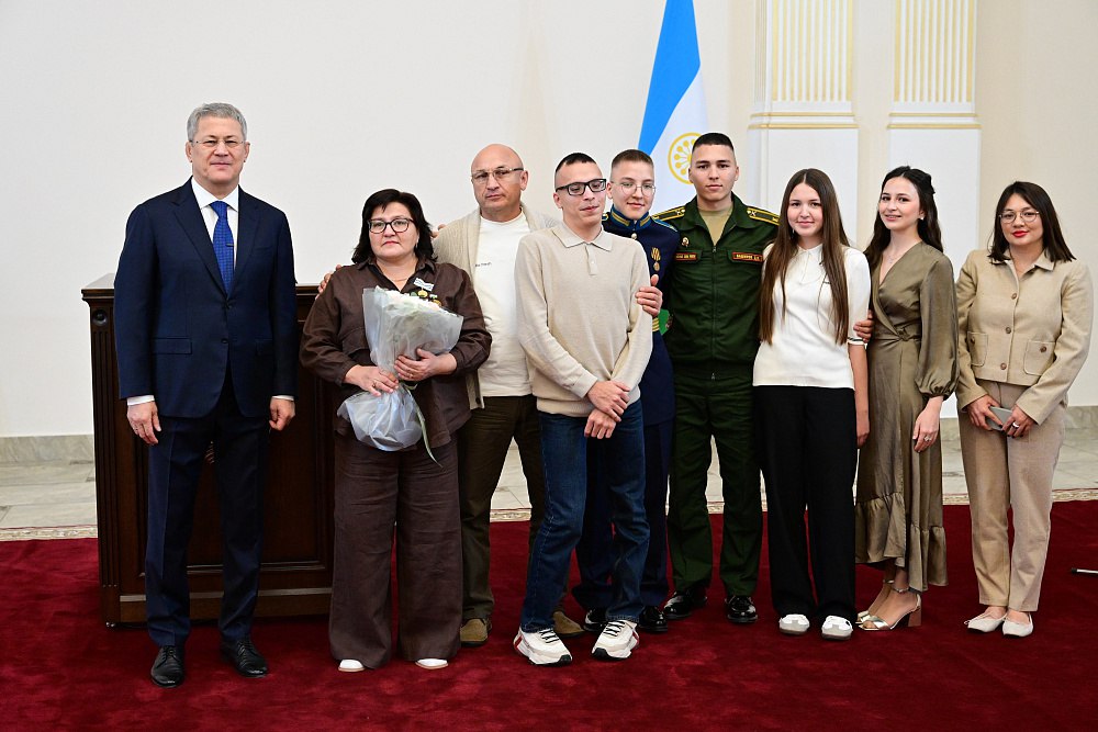 Радий Хабиров поздравил жителей Башкортостана с предстоящим Днем матери Радий Хабиров поздравил жителей Башкортостана с предстоящим Днем матери