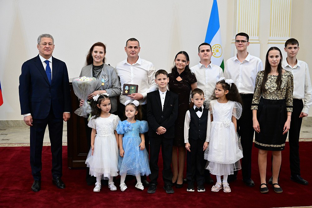 Радий Хабиров поздравил жителей Башкортостана с предстоящим Днем матери Радий Хабиров поздравил жителей Башкортостана с предстоящим Днем матери