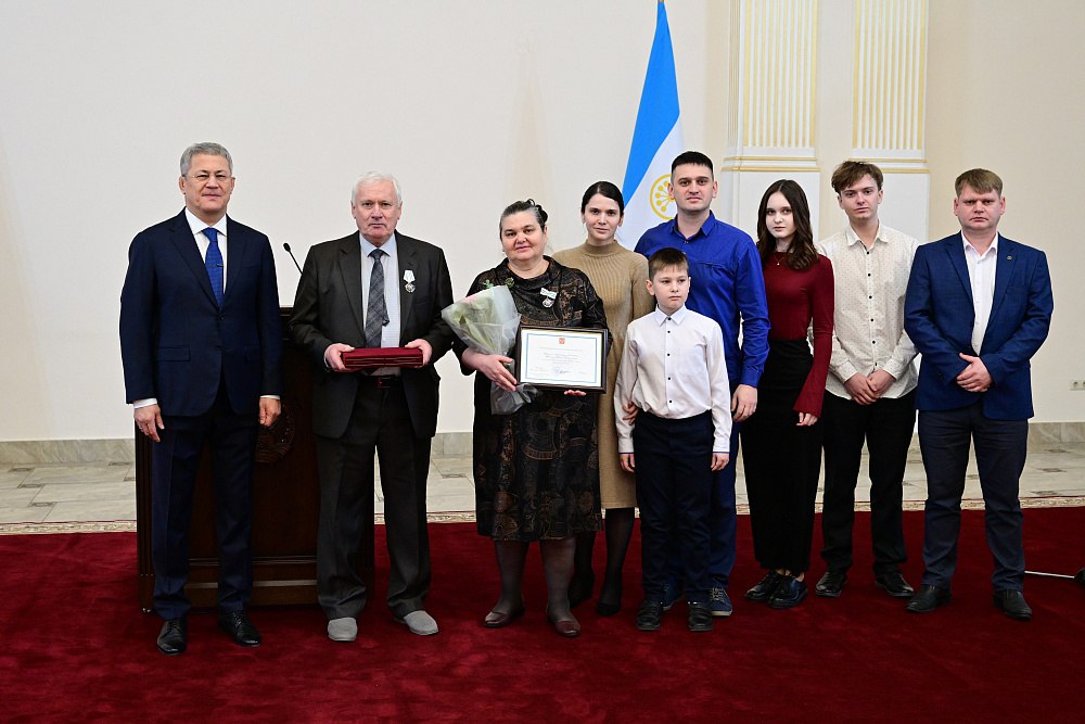 Радий Хабиров поздравил жителей Башкортостана с предстоящим Днем матери Радий Хабиров поздравил жителей Башкортостана с предстоящим Днем матери