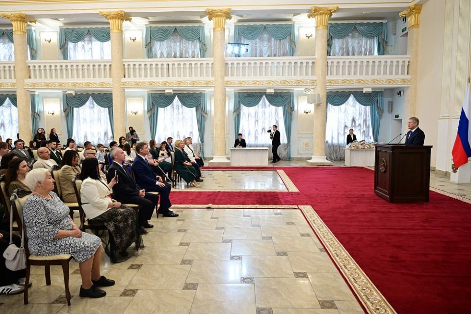 Радий Хабиров поздравил жителей Башкортостана с предстоящим Днем матери